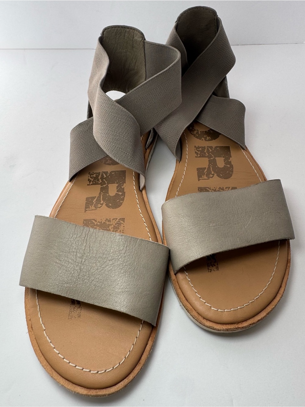 SOREL Ella II Ash Gray Leather Crisscross Elastic Ankle Strap Flat Sandals